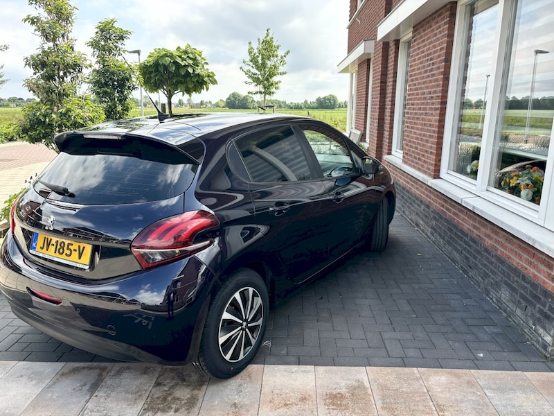 Peugeot 208 (2016)