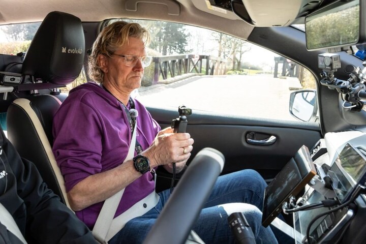 Nissan EvolvAD autonoom