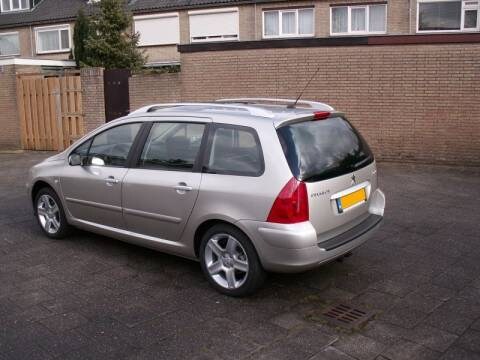 Peugeot 307 SW 2.0 16V Premium (2005)