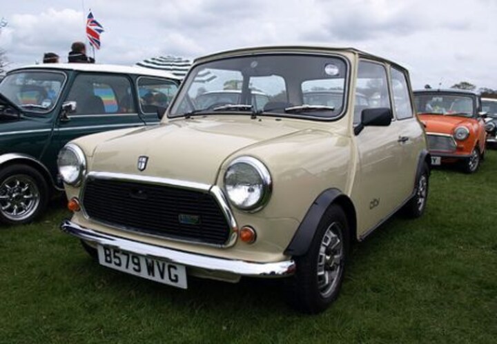 MINI Austin Mini 1000 (beige/vinyl roof)