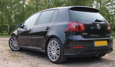 Volkswagen Golf R32