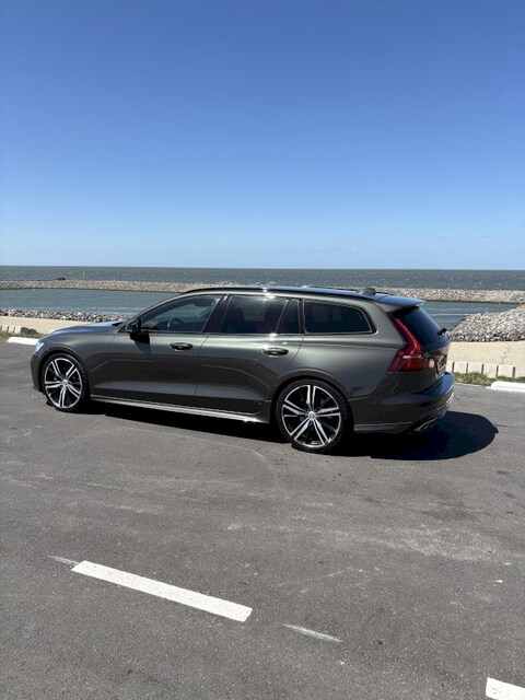 Volvo V60 B4 R-Design