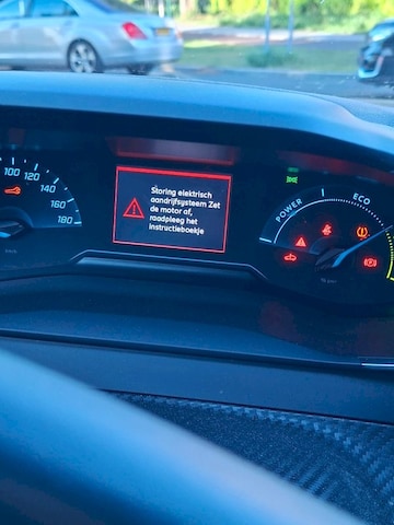 Peugeot e-2008 Allure EV 50kWh 136 (2022)