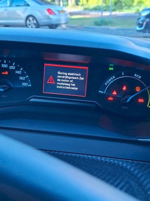 Peugeot e-2008 Allure EV 50kWh 136 (2022)