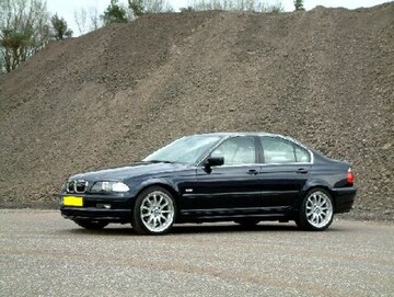 BMW 320i Executive (2001)