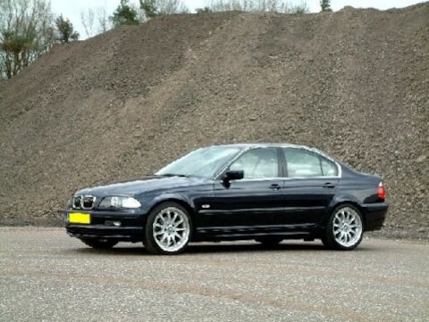 BMW 320i Executive (2001)