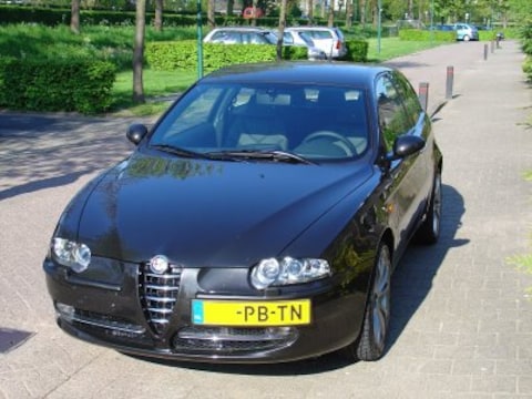 Alfa Romeo 147 1.9 JTD 16V Distinctive (2004)