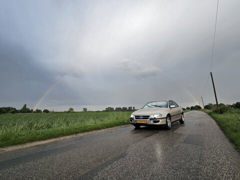 Opel Omega 2.0i-16V Sport