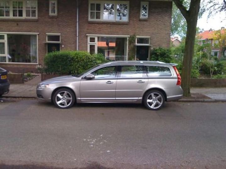 Volvo V70 2.5T Summum (2008)