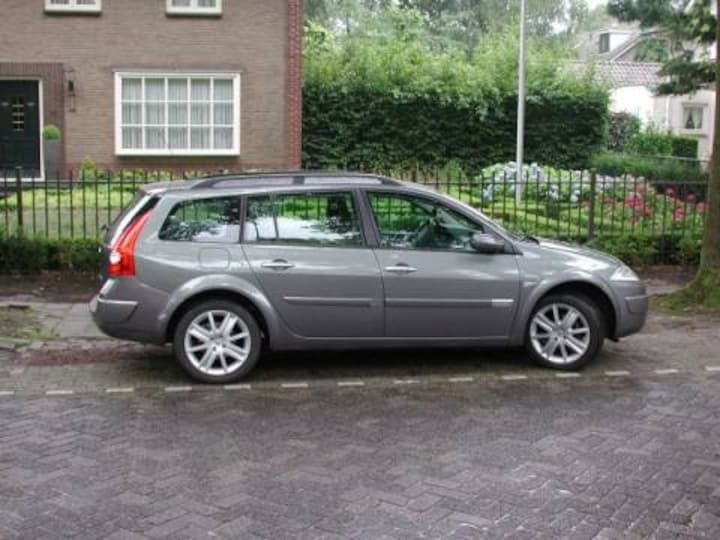 Renault Mégane Grand Tour 1.6 16V Dynamique Luxe (2004)