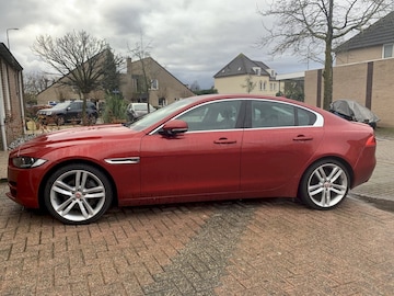 Jaguar XE 20t Prestige (2016)