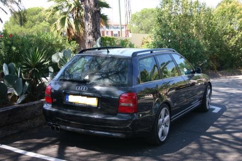 Audi S4 Avant quattro (2000)