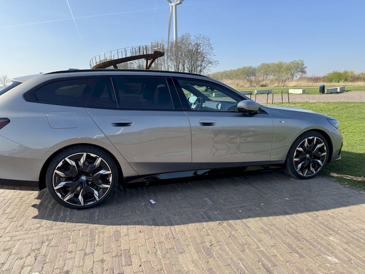BMW i5 (2025)