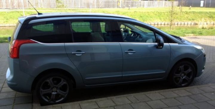 Peugeot 5008 Blue Lease Executive 1.6 THP 7P (2010)