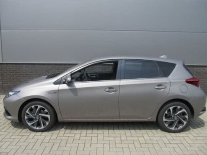 Toyota Auris 1.8 Hybrid Dynamic (2016)