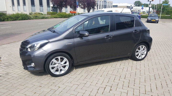 Toyota Yaris 1.5 Full Hybrid Dynamic (2012)