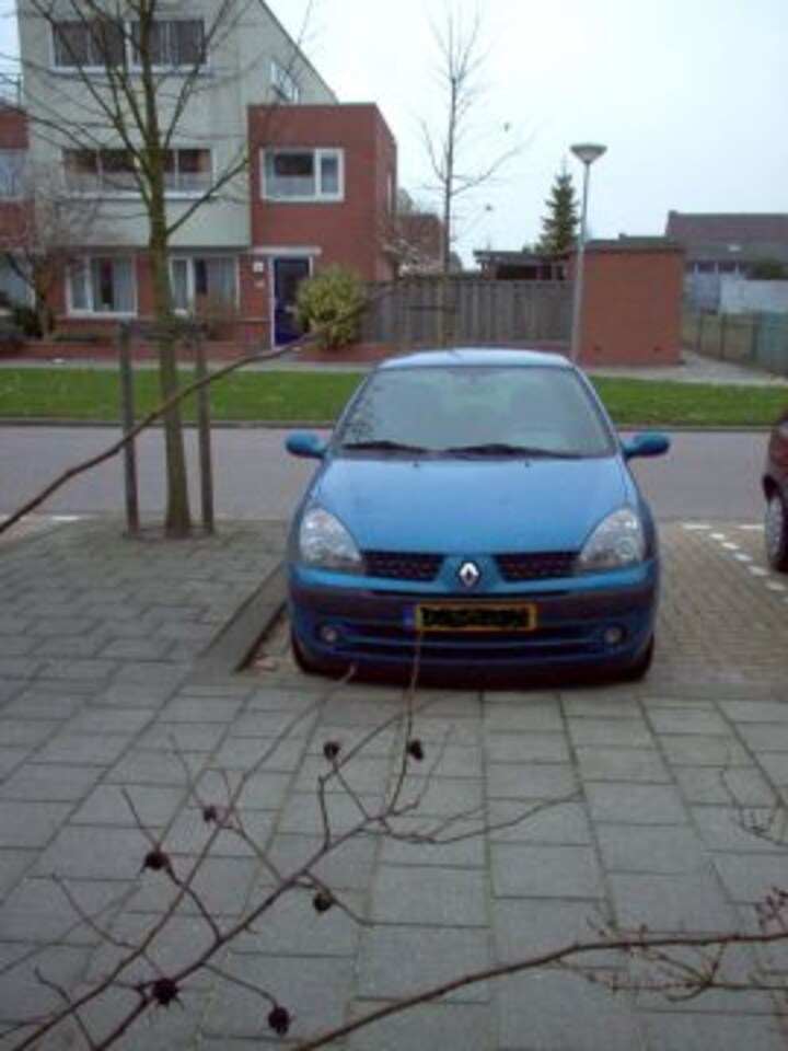 Renault Clio 3-deurs hatchback 1.6 16 V Dynamique