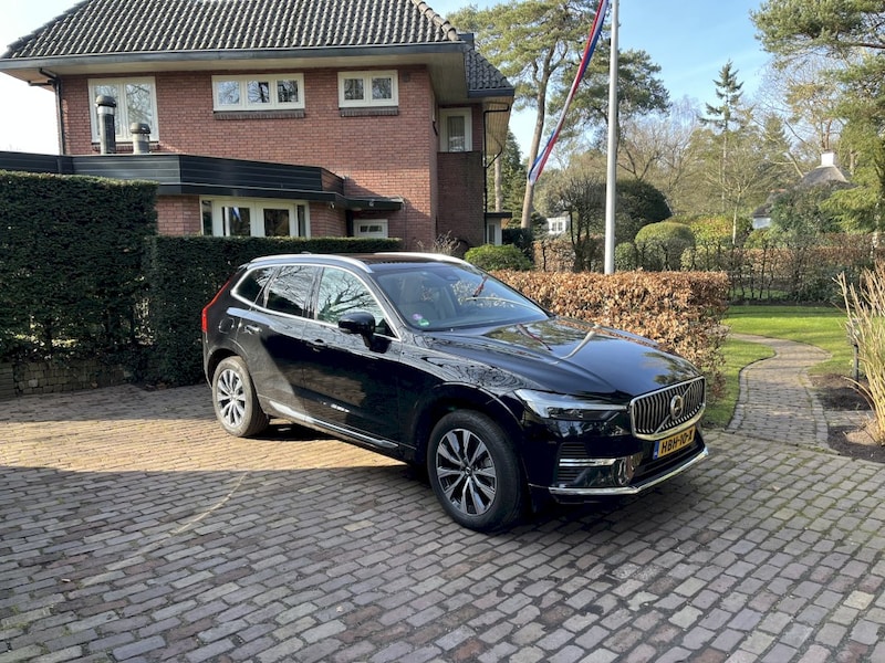 Volvo XC60 T6 Plug-in Hybrid AWD Plus (2023)