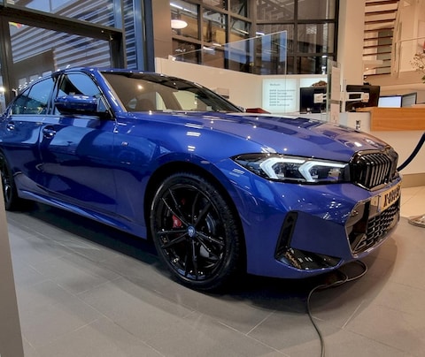 BMW 330e