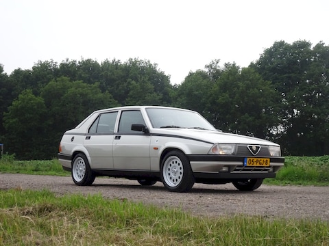 Alfa Romeo 75 1.6