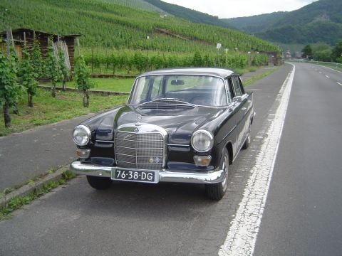 Mercedes-Benz 230 (1967)