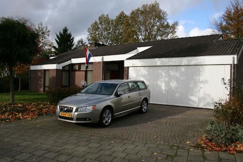 Volvo V70 D5 AWD Momentum (2008)