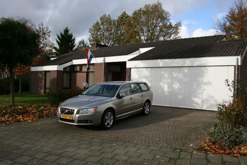 Volvo V70 D5 AWD Momentum (2008)