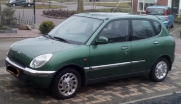 Daihatsu Sirion 1.0 12V ZTi (2001)