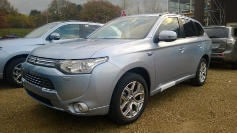 Mitsubishi Outlander PHEV Instyle (2013)