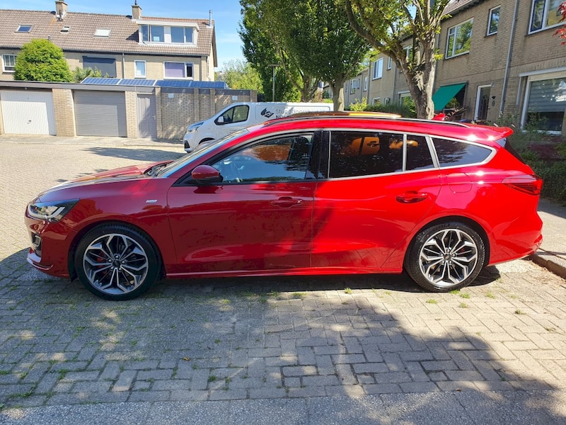 Ford Focus Wagon 1.0 EcoBoost 125pk Hybrid ST Line X (2024)