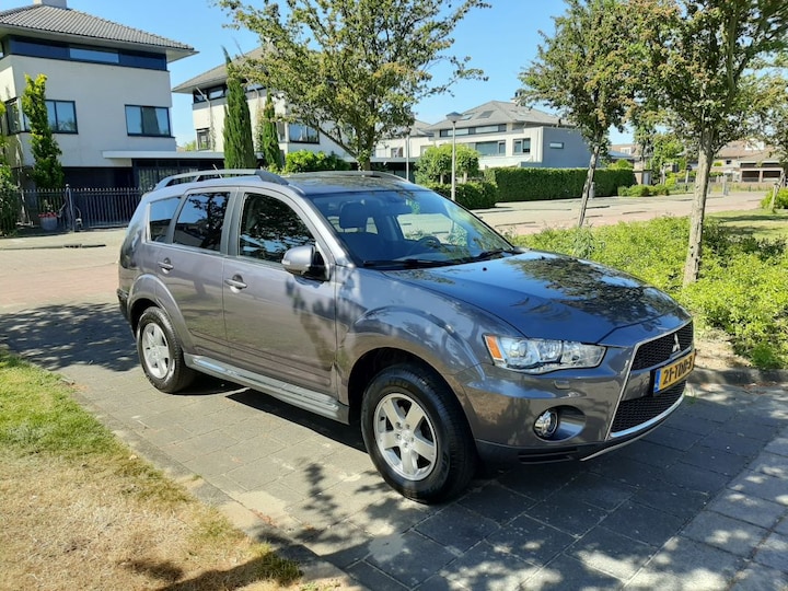 Mitsubishi Outlander 2.0 2WD Edition One (2012)