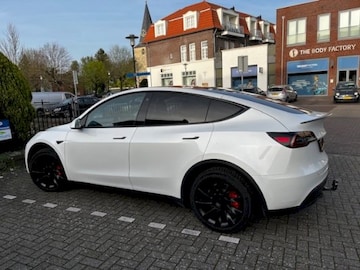 Tesla Model Y Long Range AWD (2023)