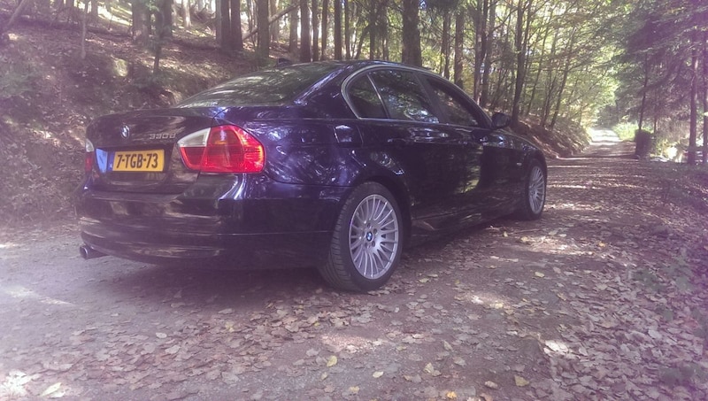 BMW 330d (2006)