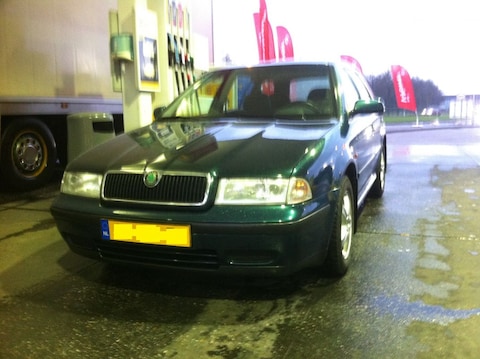 Skoda Octavia Combi 1.8 20V GLX (1999)