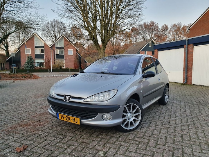 Peugeot 206 GTI 2.0-16V (2001)