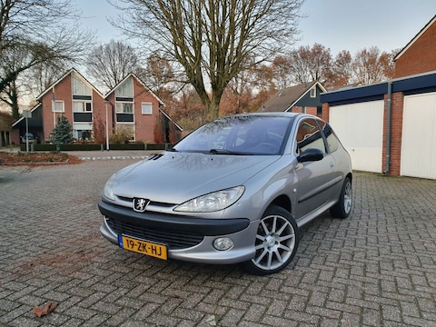 Peugeot 206 GTI 2.0-16V (2001)