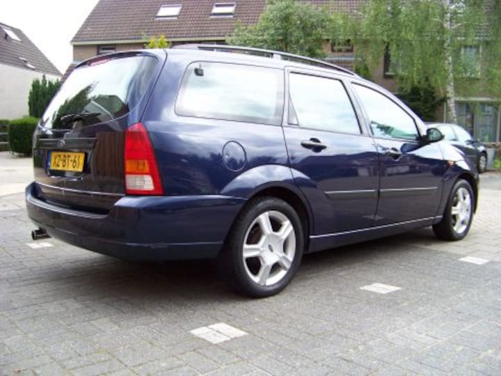 Ford Focus Wagon 1.6i 16V Ambiente