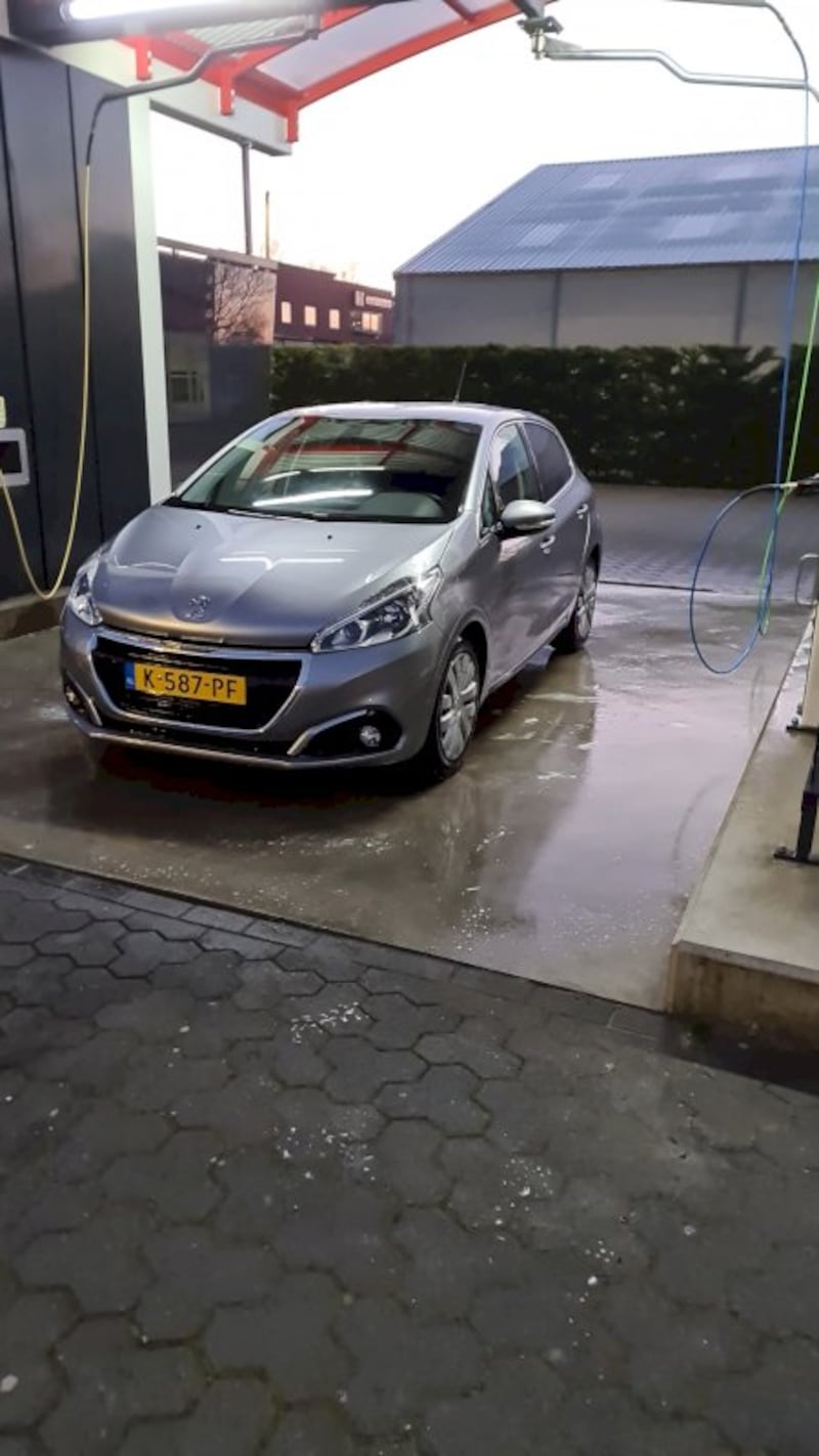 Peugeot 208 Allure 1.2 PureTech 82 (2019)