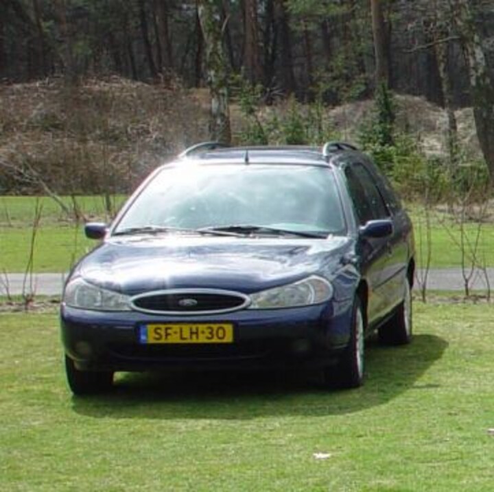 Ford Mondeo Wagon 2.0i First Edition