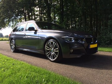 BMW 320i Touring High Executive (2015)