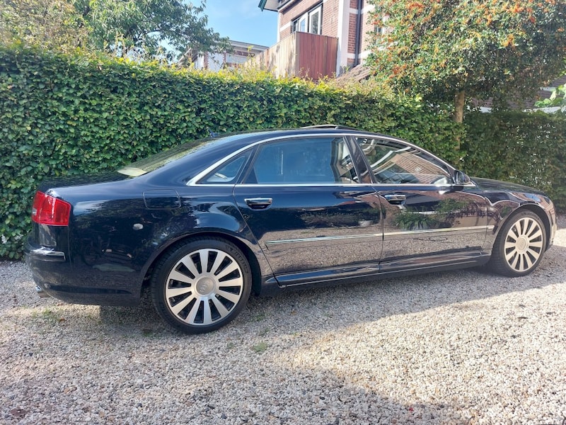 Audi A8 4.2 quattro Lang Pro Line (2004)
