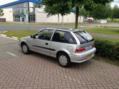 Suzuki Swift 1.0 Summum (2001)