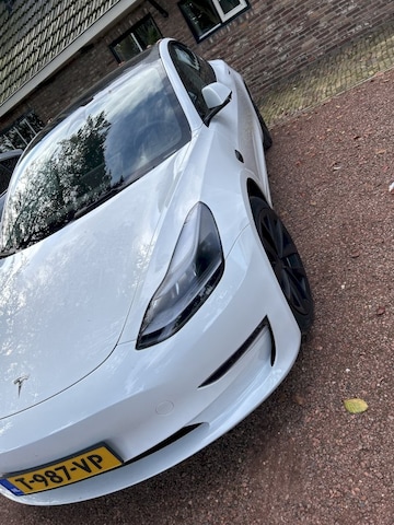 Tesla Model 3 (2023)