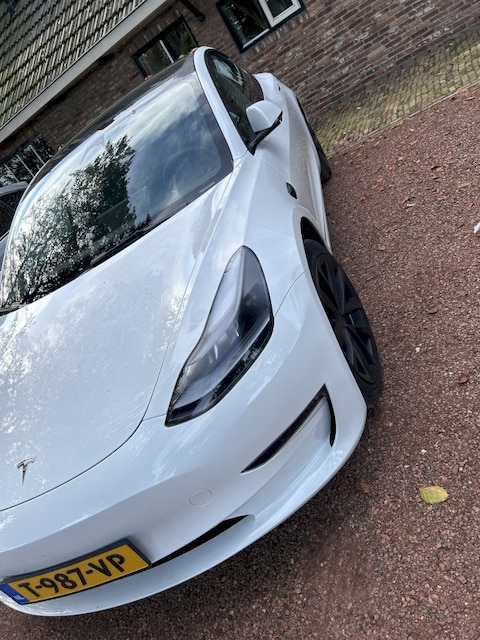 Tesla Model 3 (2023)