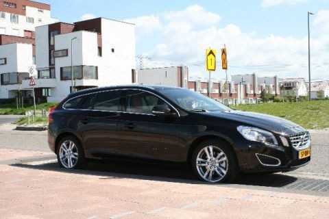 Volvo V60 T3 Summum (2012)