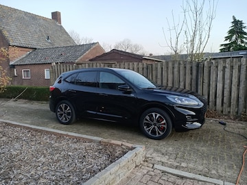 Ford Kuga 2.5 PHEV ST-Line X (2021)