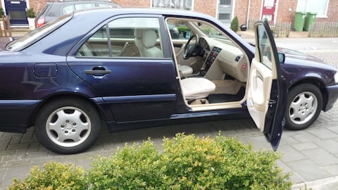 Mercedes-Benz C 180 Classic (2000)