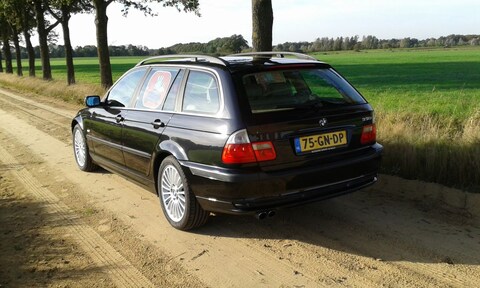 BMW 330i touring Executive (2001)