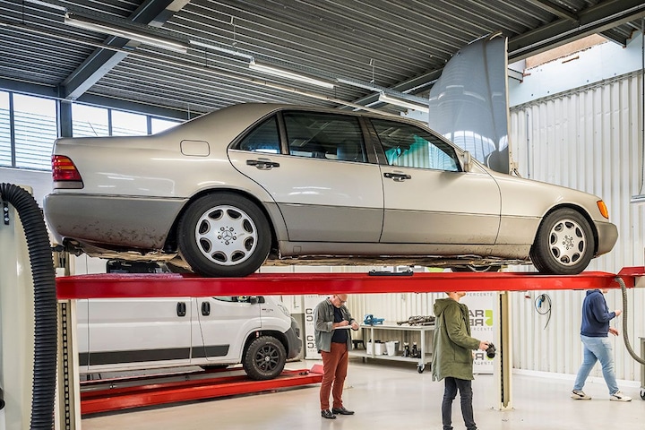 Klokje Rond Car: Paul van der Meer’s Mercedes-Benz 500 SEL Faces Serious Maintenance Issues