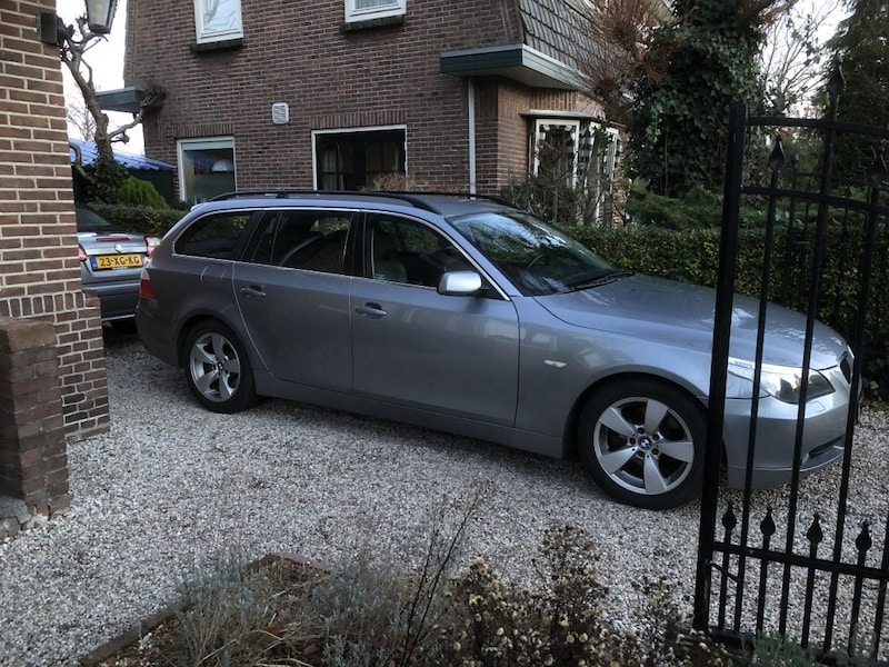 BMW 525i Touring Executive (2004)